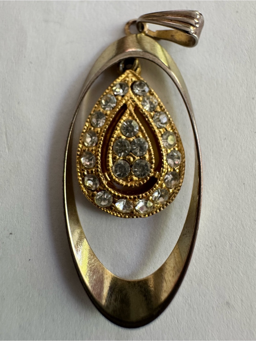 1960’s Vintage Gold-Tone pendant with crystal accents stamper Celebrity